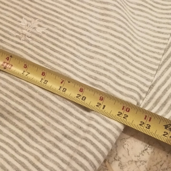 Vintage women's sweatshirt brand- ROW G, sz Large. Light yellow/gray str… - Picture 14 of 15